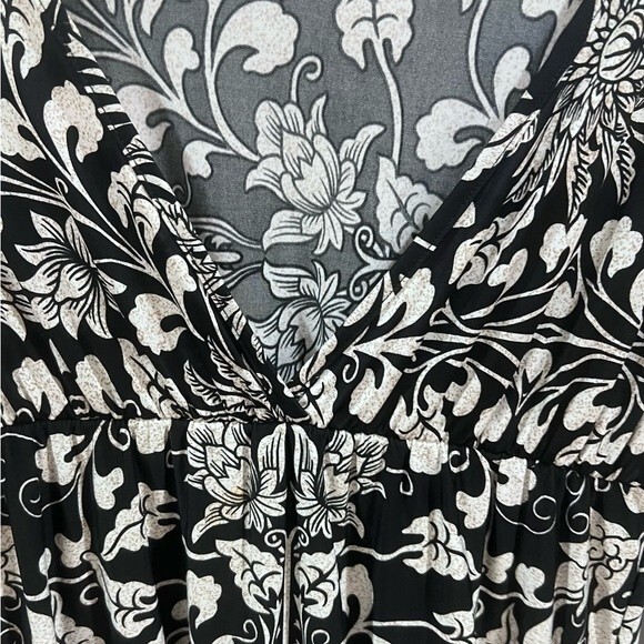 Francesca’s Miuse black and ivory empire waist floral dress size small - Picture 4 of 6